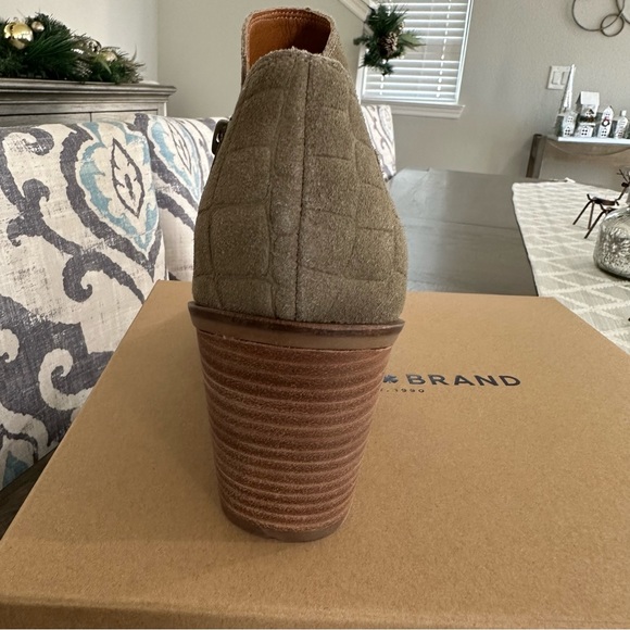 NIB Lucky Brand Saucie Greenish Grey Bootie Size 10 - Picture 2 of 10